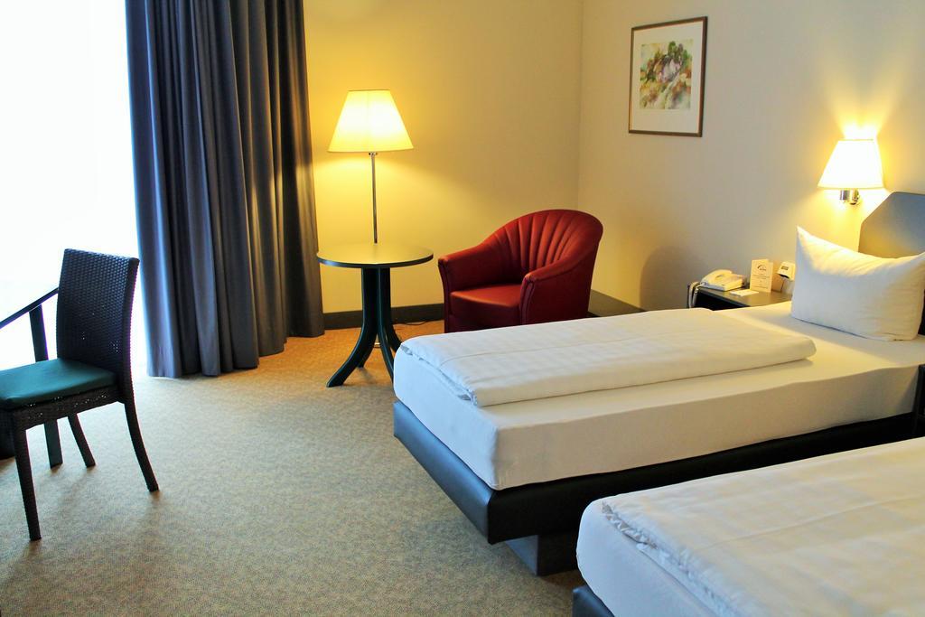 Hotel Woerth Worth an der Isar Екстер'єр фото
