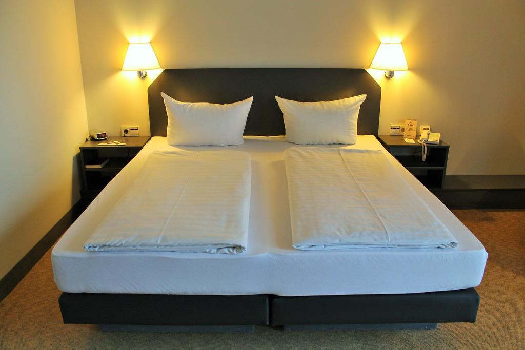 Hotel Woerth Worth an der Isar Екстер'єр фото