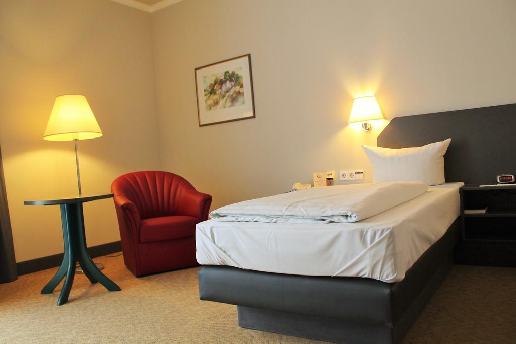 Hotel Woerth Worth an der Isar Екстер'єр фото