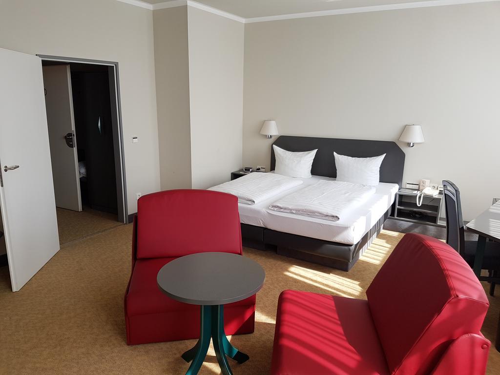 Hotel Woerth Worth an der Isar Екстер'єр фото